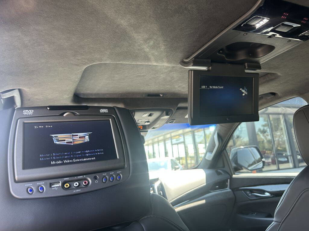 Used 2019 Cadillac Escalade Platinum image 29