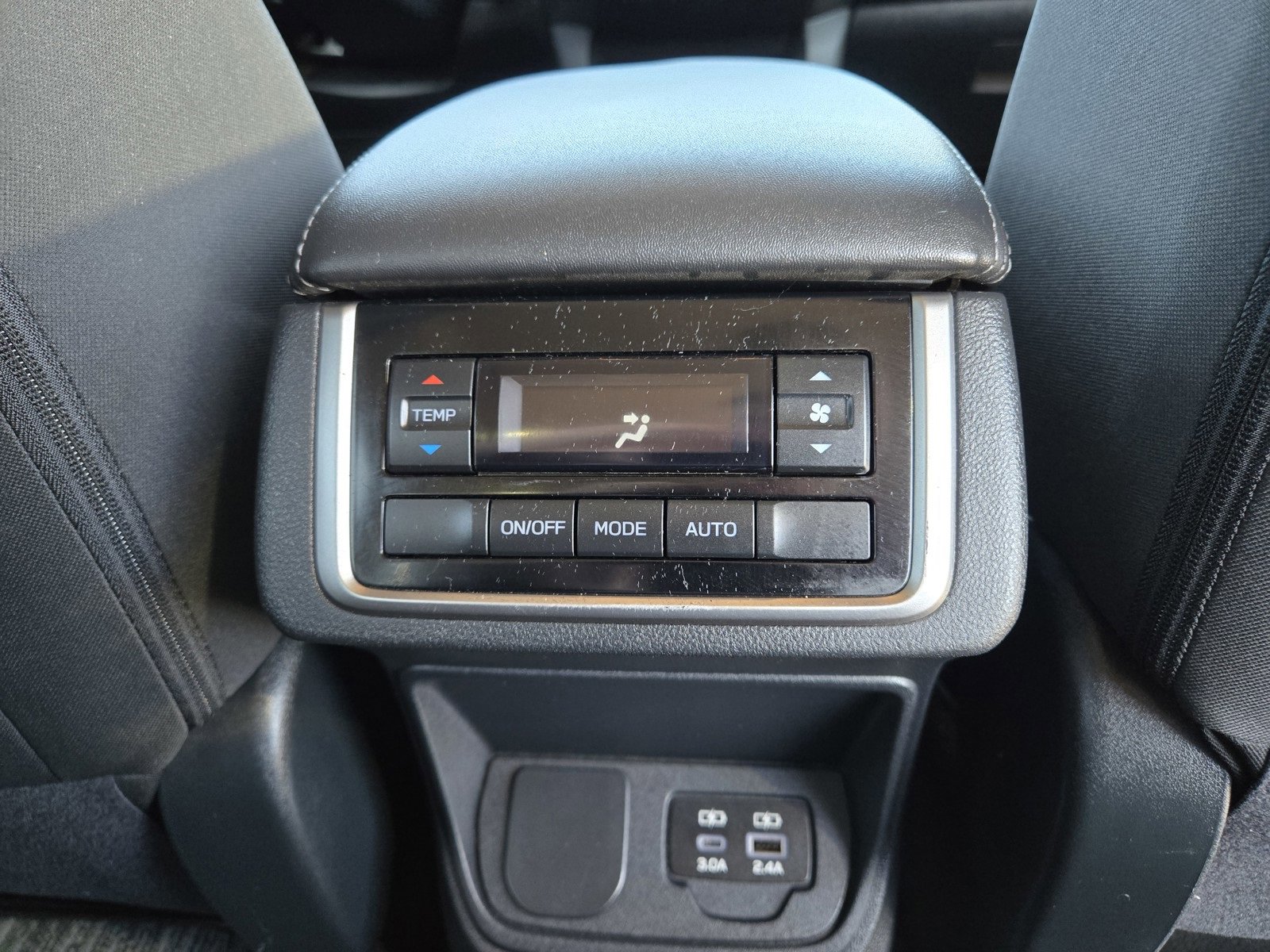 Used 2024 Subaru Ascent Premium w/ Convenience Package image 12