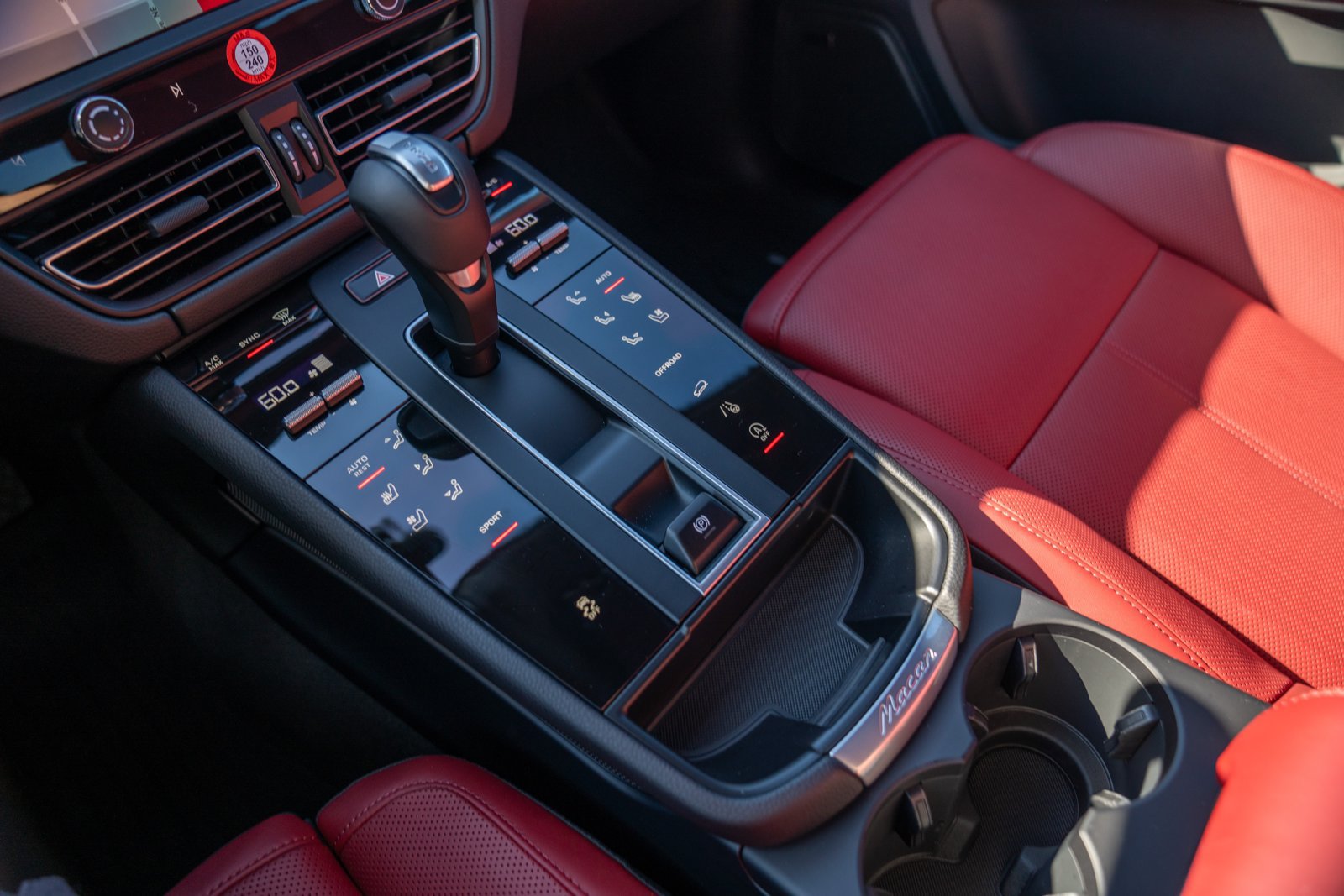 Certified 2026 Porsche Macan AWD/4WD image 20