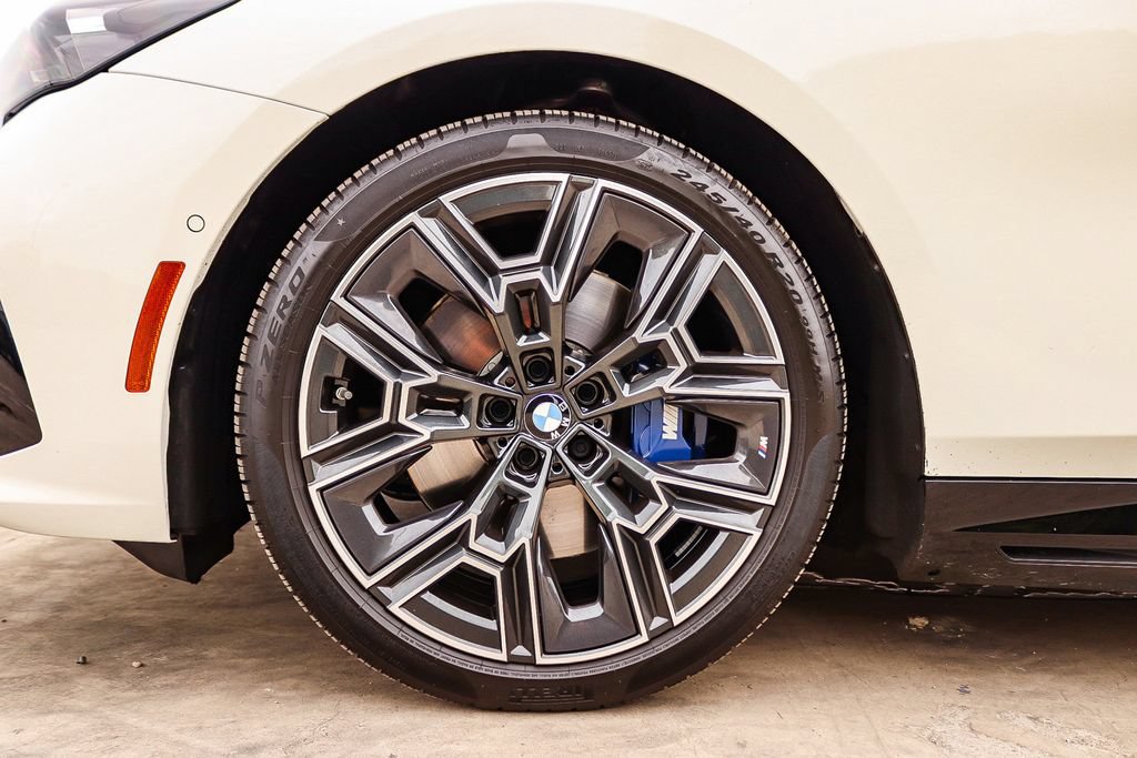 Used 2026 BMW i5 eDrive40 w/ M Sport Package RWD image 13