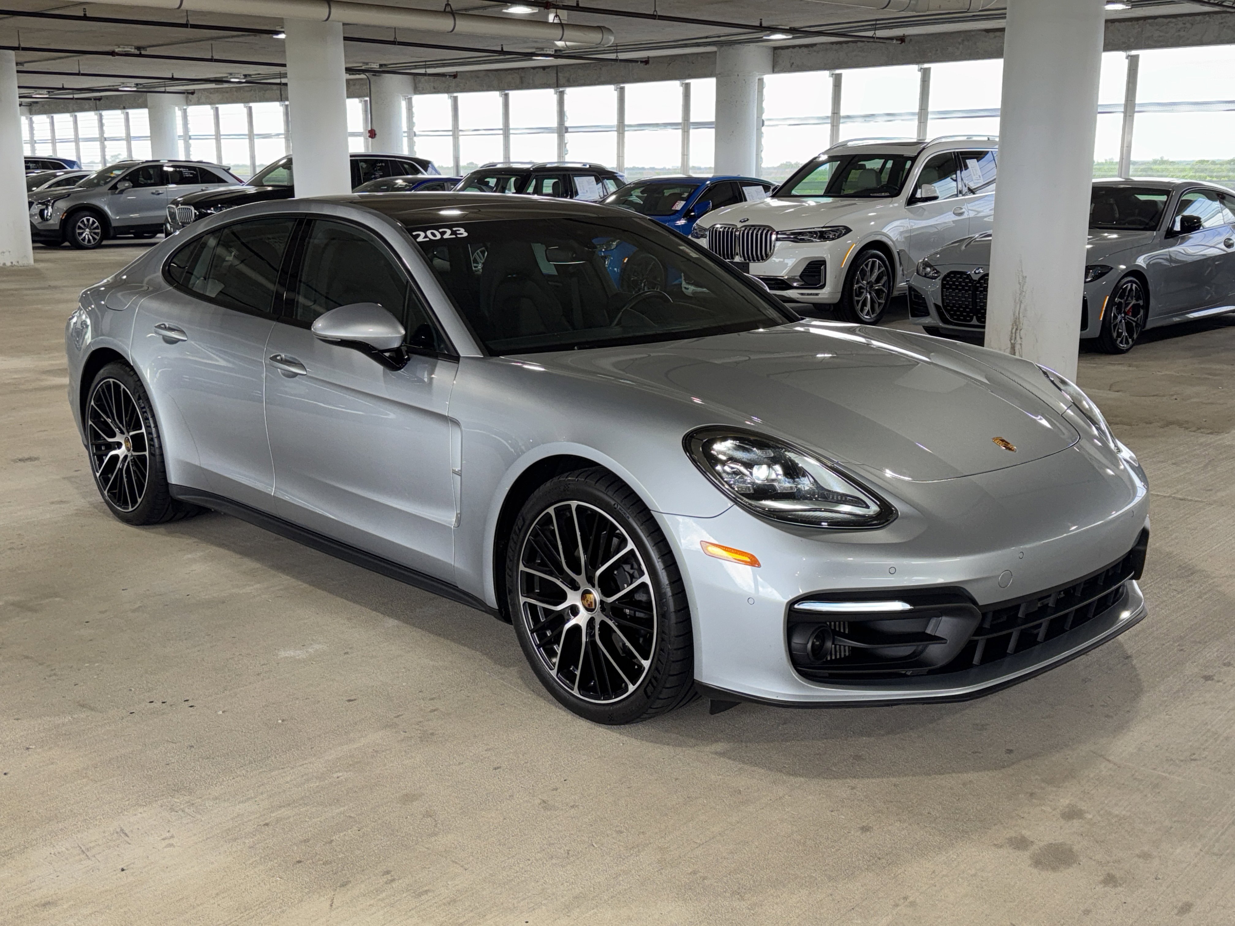 Used 2023 Porsche Panamera image 2