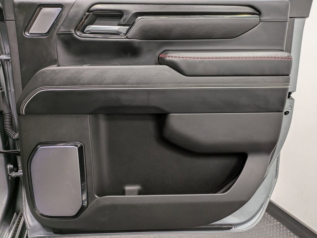 Used 2025 GMC Sierra 2500 AT4X image 26