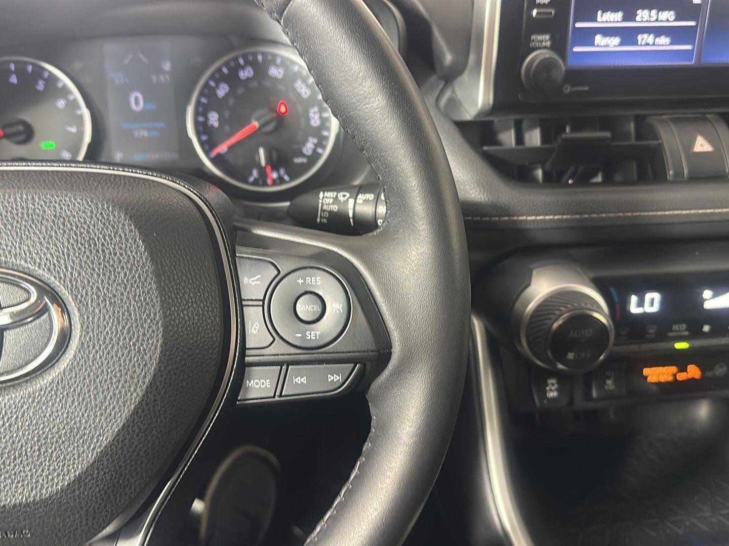 Used 2020 Toyota RAV4 XLE w/ Convenience Package image 9