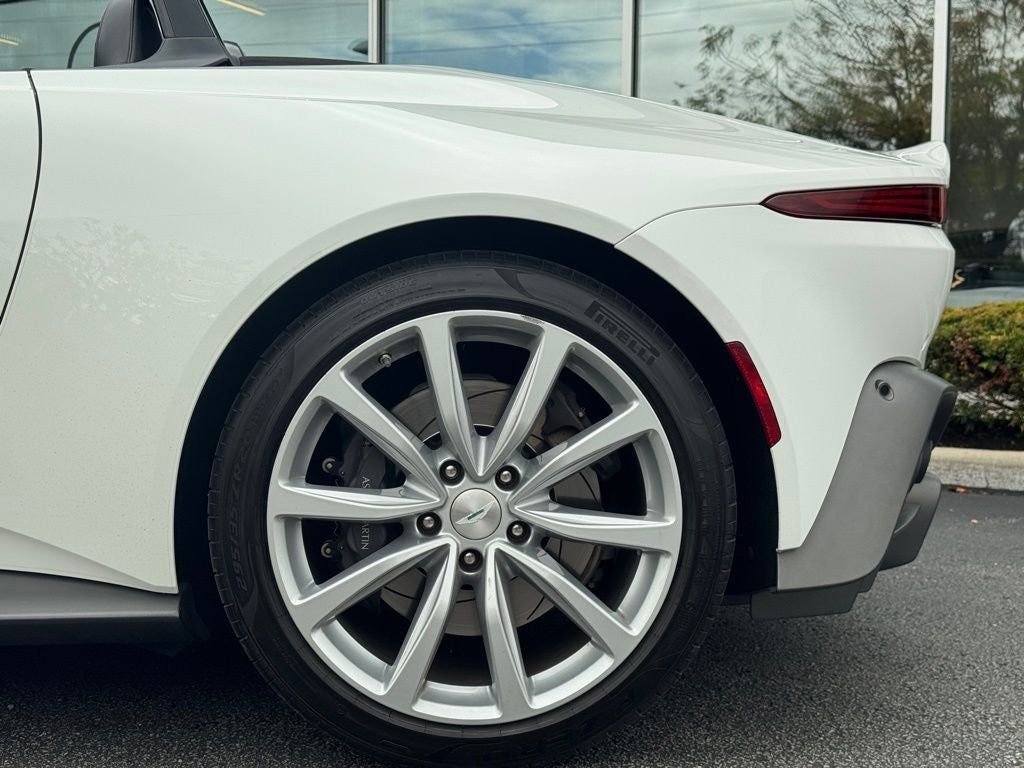 Used 2023 Aston Martin V8 Vantage Roadster image 21