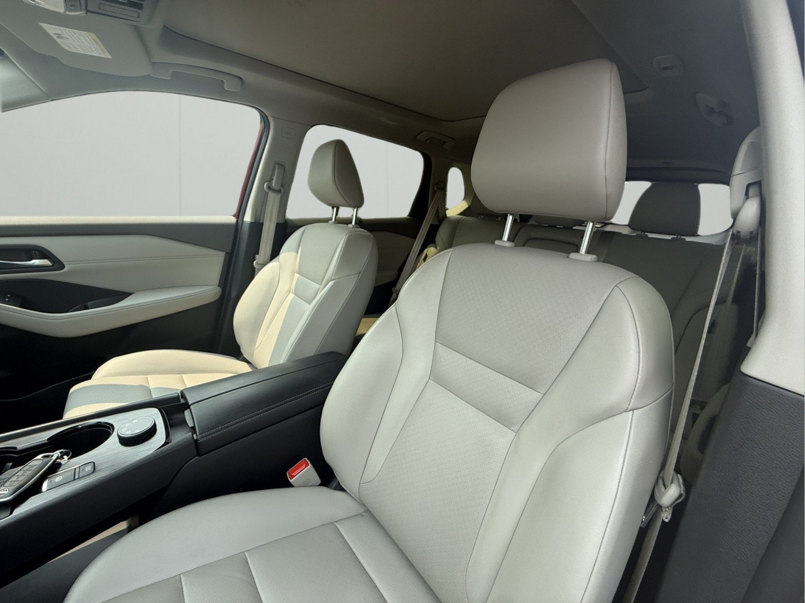 Used 2024 Nissan Rogue SV w/ SV Premium Package AWD/4WD image 9