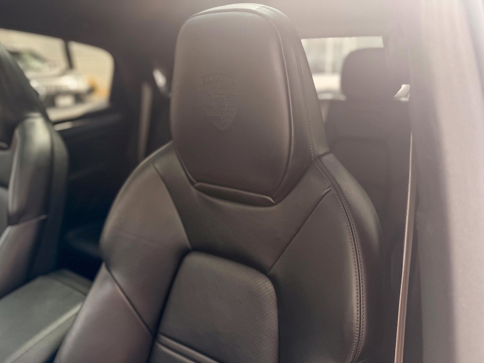 Used 2023 Porsche Cayenne Platinum Edition image 25