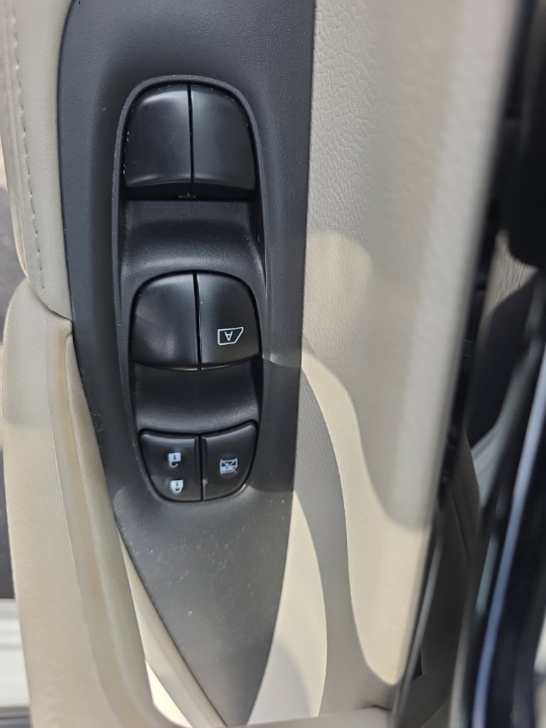 Used 2021 Nissan Rogue Sport SV AWD/4WD image 13