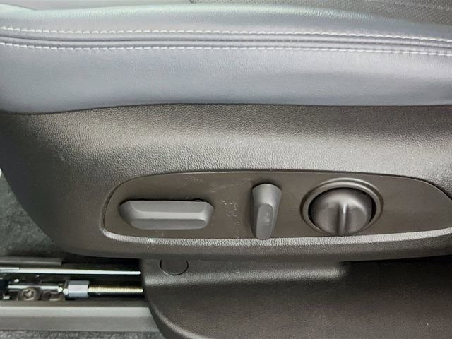 Used 2023 Buick Enclave Essence image 18