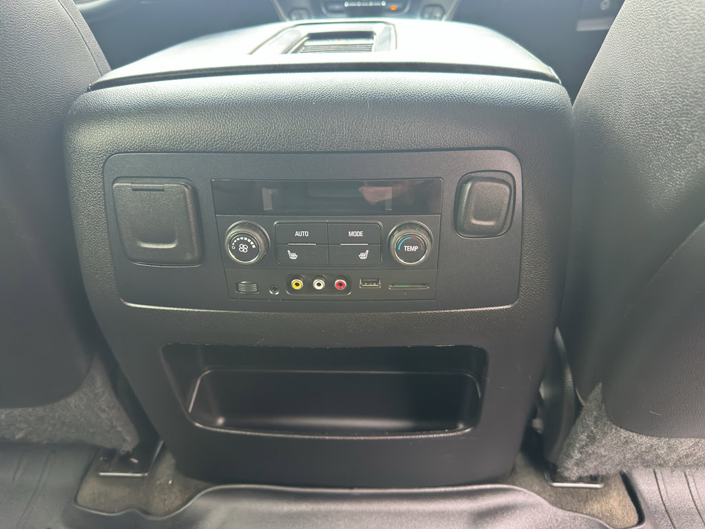 Used 2015 GMC Yukon XL SLT w/ HD Trailering Package AWD/4WD image 30
