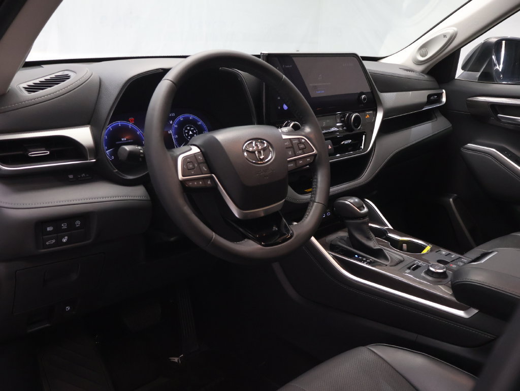 Used 2023 Toyota Highlander Platinum AWD/4WD image 18