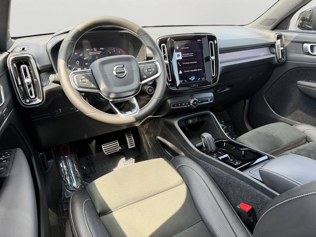 Used 2020 Volvo XC40 T5 R-Design w/ Protection Package Premier AWD/4WD image 13