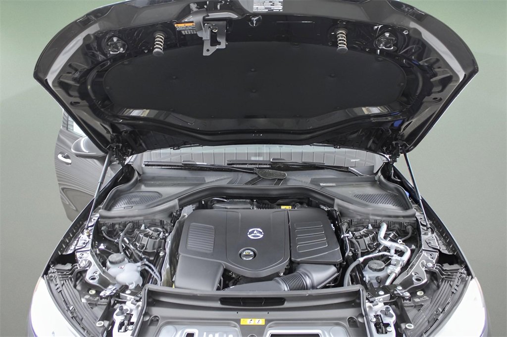 Used 2025 Mercedes-Benz GLC 300 image 23