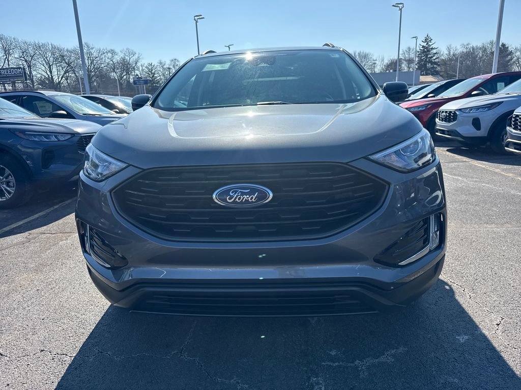 Used 2024 Ford Edge SEL w/ Sport Appearance Package image 3