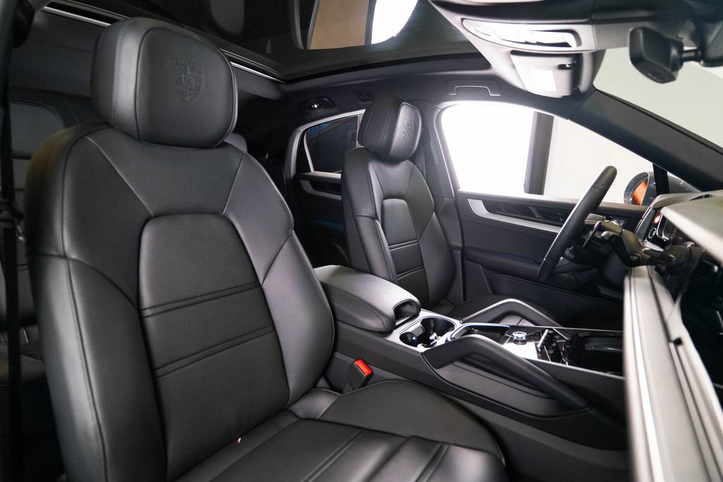 New 2026 Porsche Cayenne Coupe AWD/4WD image 17
