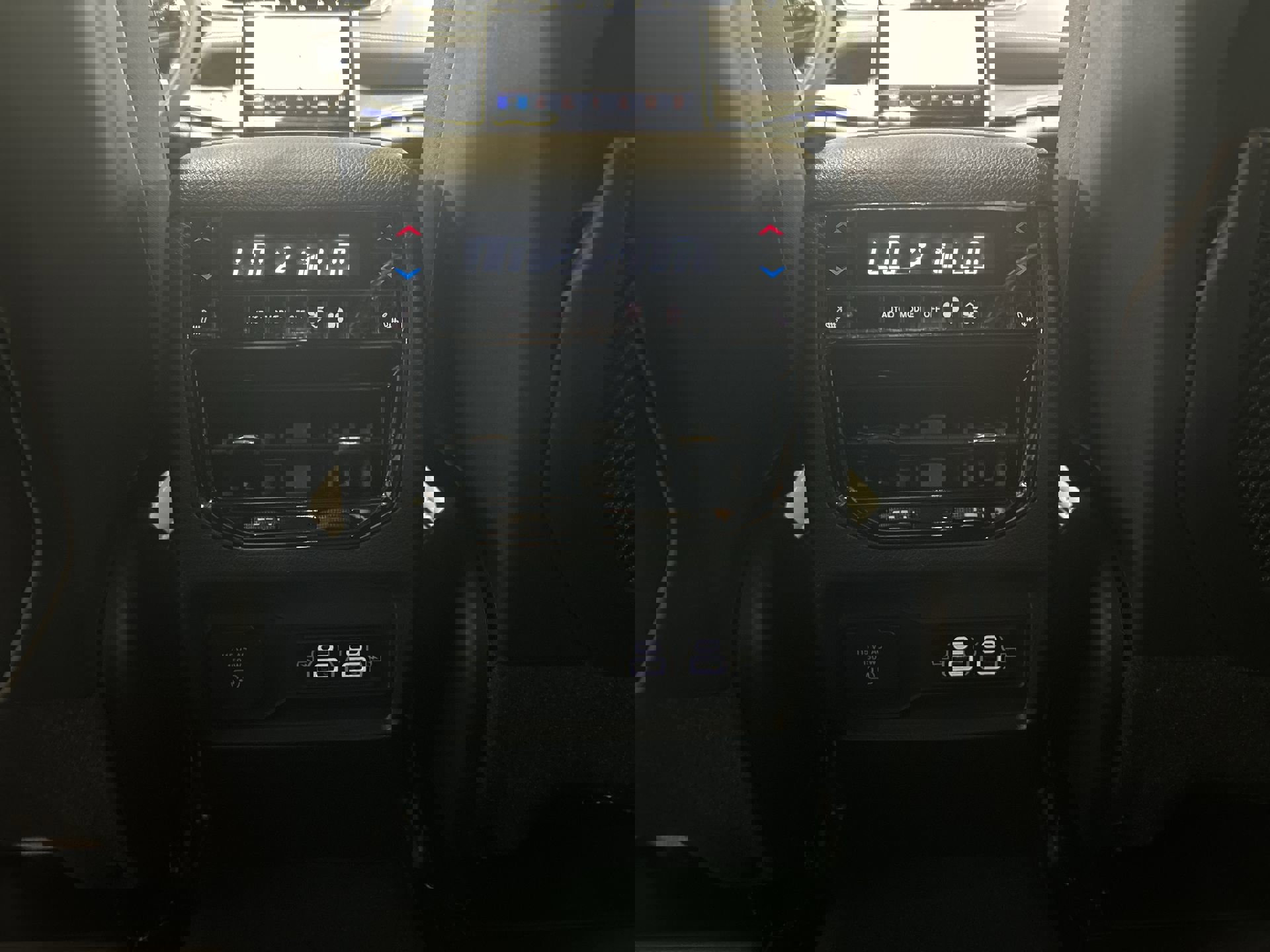 Used 2023 Jeep Grand Cherokee Overland w/ Luxury Tech Group IV image 23