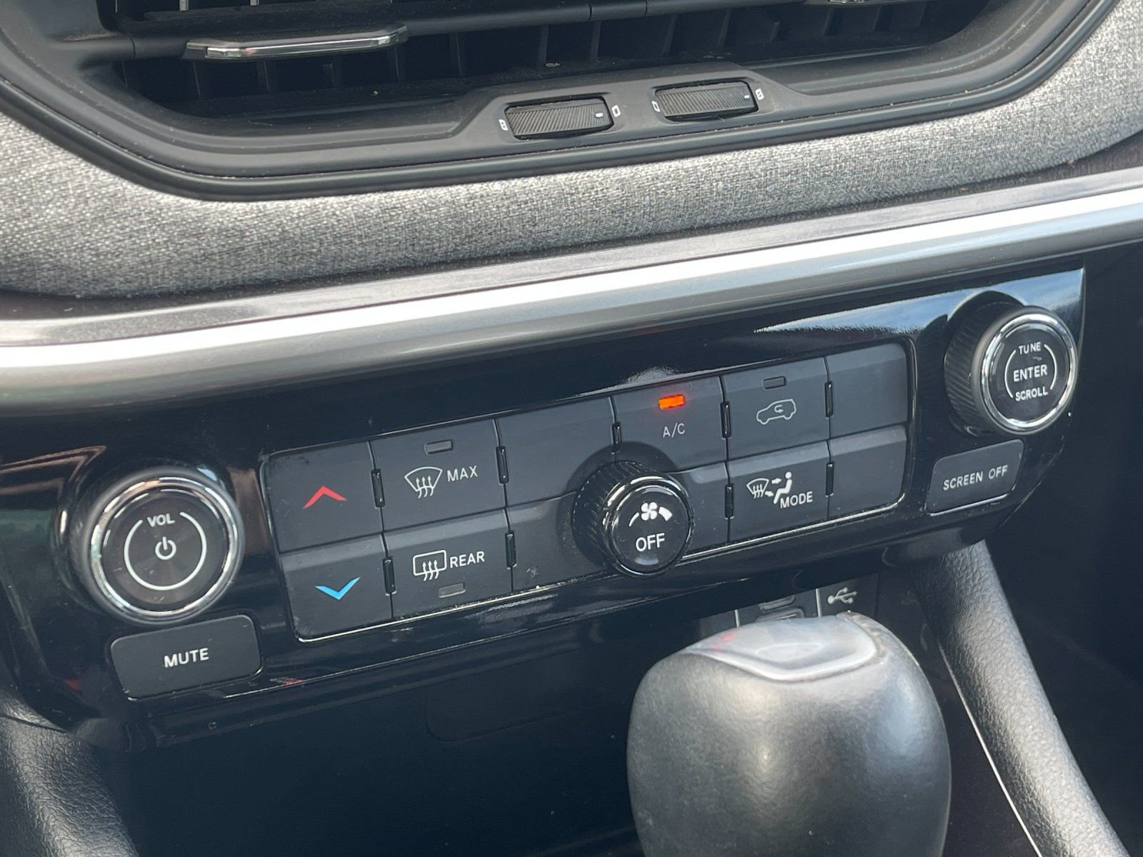 Used 2023 Jeep Compass Latitude image 22