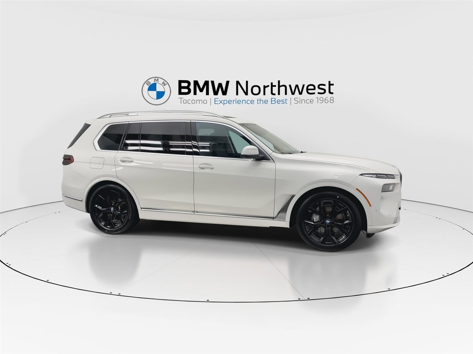 Used 2024 BMW X7 xDrive40i w/ Premium Package AWD/4WD image 5