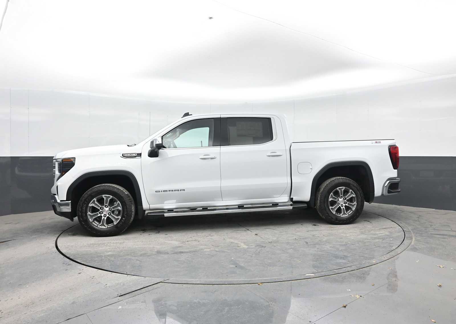 New 2026 GMC Sierra 1500 SLE image 4