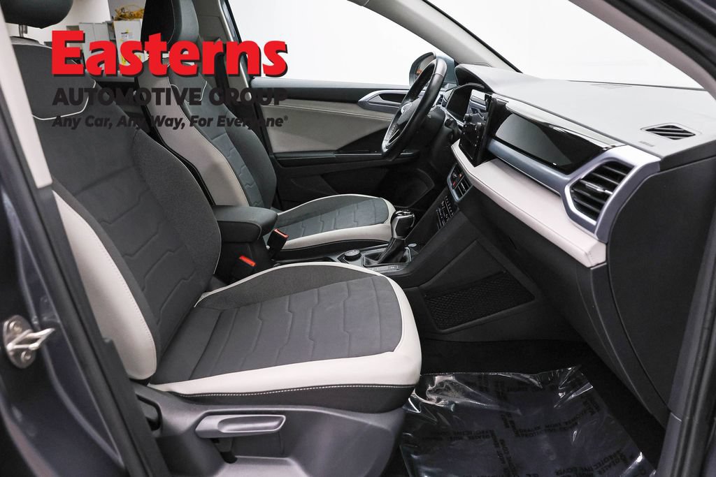 Used 2025 Volkswagen Taos SE AWD/4WD image 23