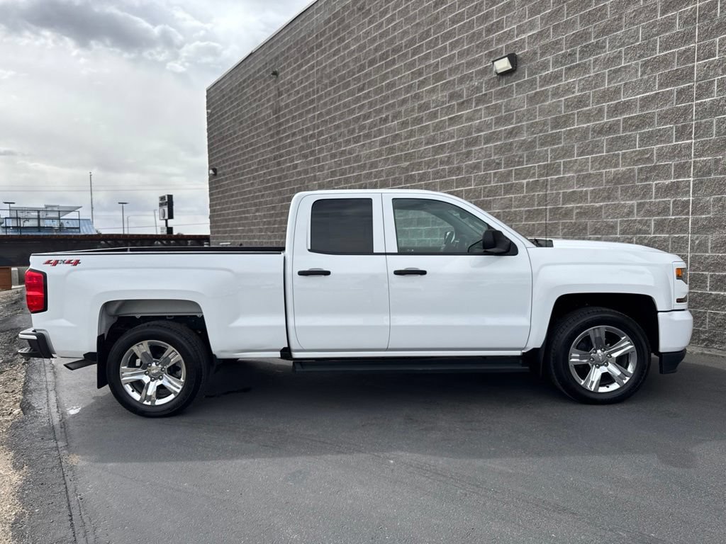 Used 2019 Chevrolet Silverado 1500 Custom w/ Custom Convenience Package AWD/4WD image 5