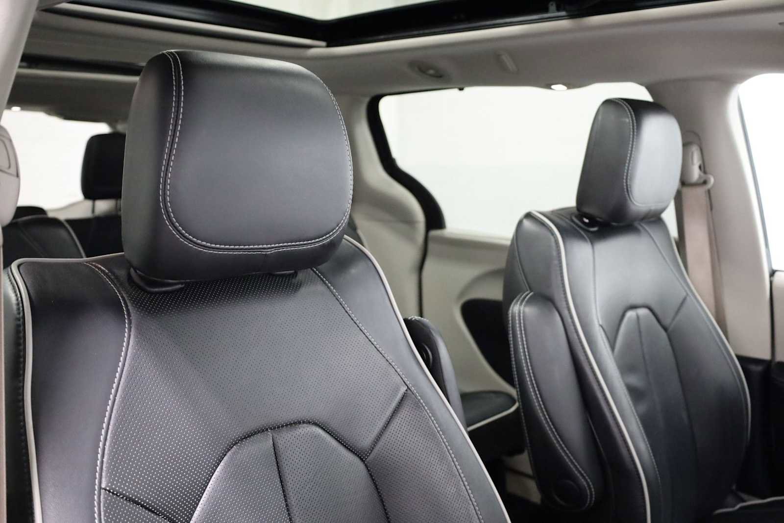 Used 2021 Chrysler Pacifica Limited AWD/4WD image 19