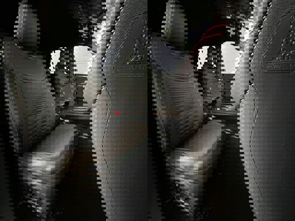 Used 2025 Ford Explorer ST-Line image 14