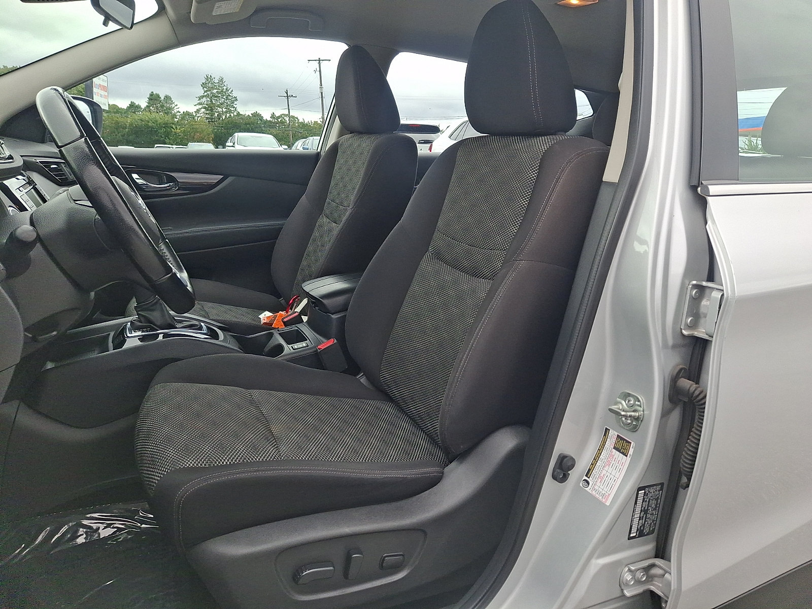 Used 2020 Nissan Rogue Sport SV w/ All-Weather Package AWD/4WD image 13