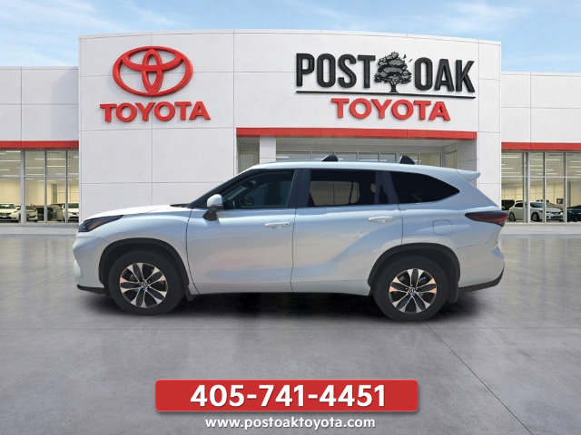 Used 2026 Toyota Highlander XLE AWD/4WD image 2