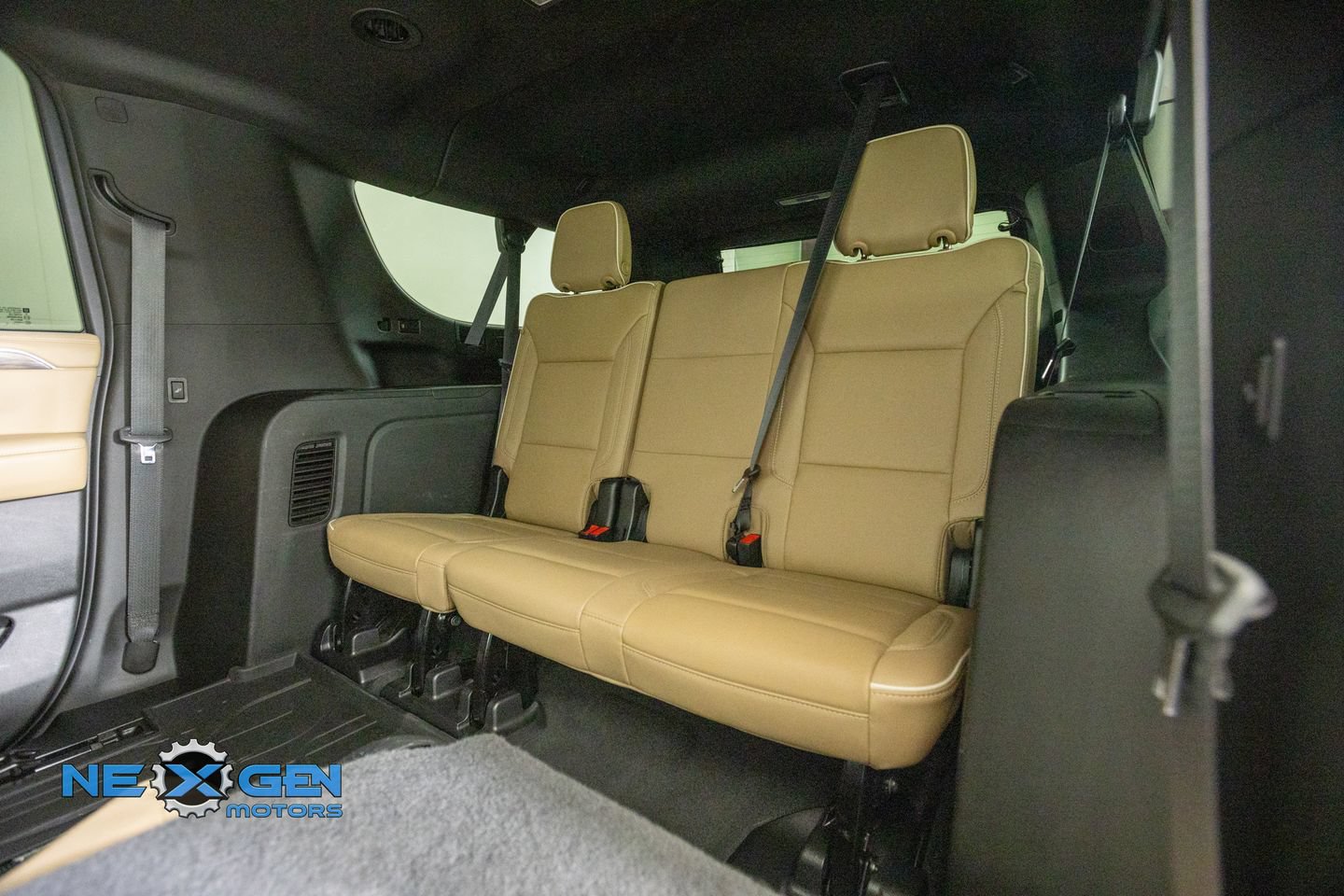 Used 2022 Chevrolet Suburban Premier AWD/4WD image 28