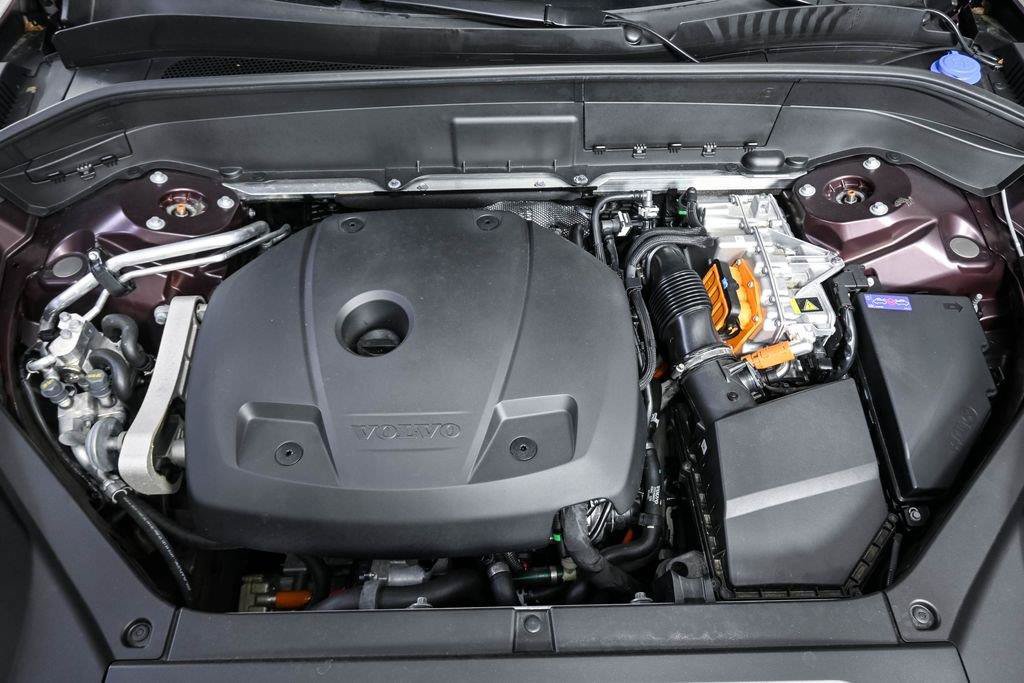 Certified 2025 Volvo XC90 T8 Plus AWD/4WD image 36