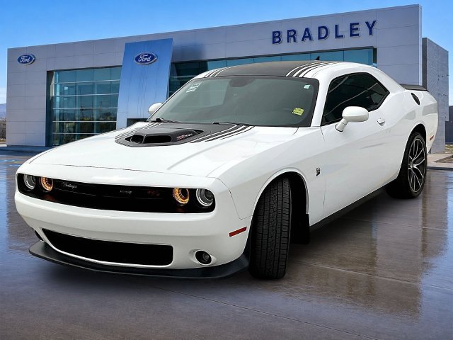 Used 2017 Dodge Challenger R/T Scat Pack RWD image 3