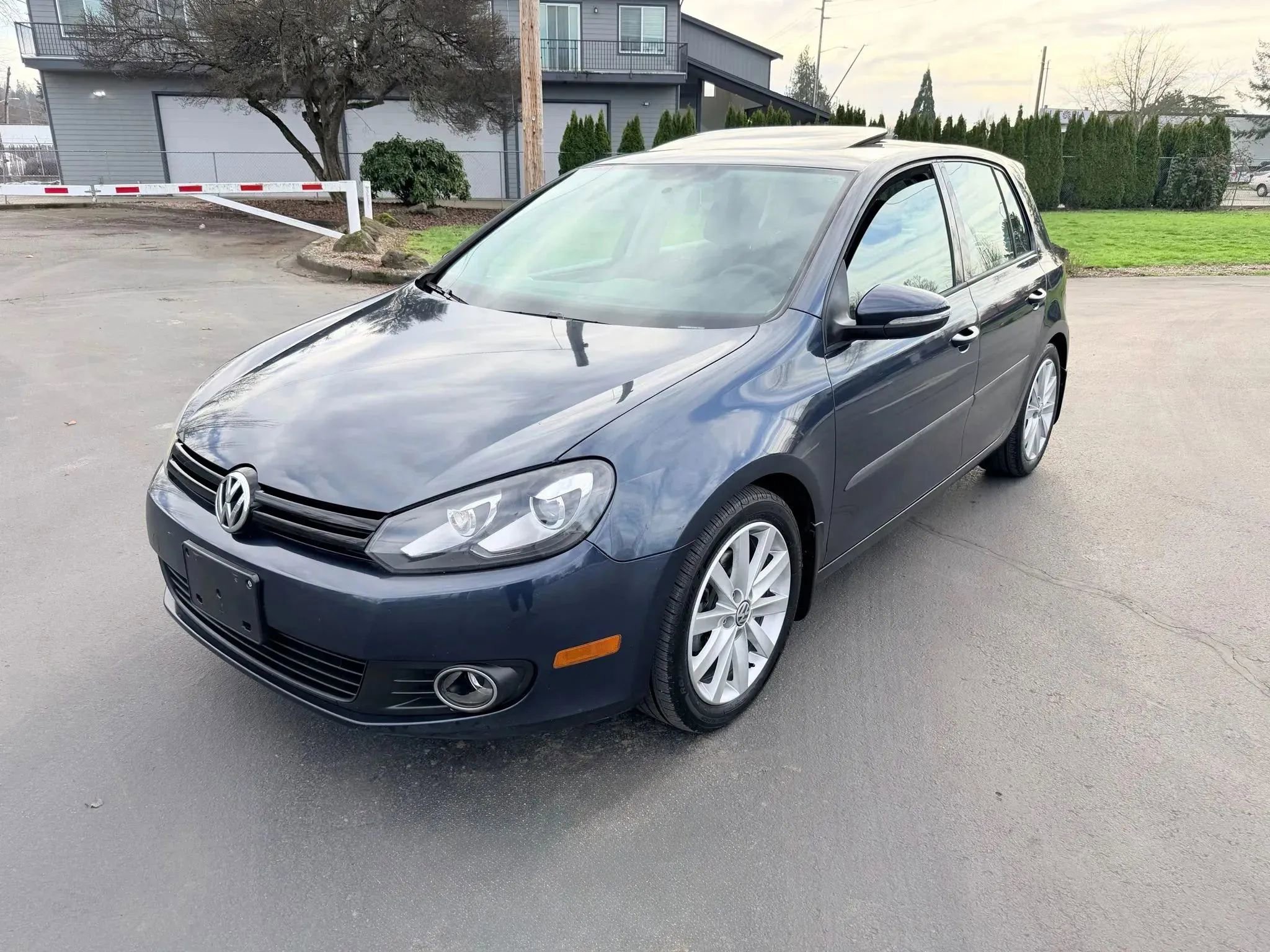 Used 2011 Volkswagen Golf TDI image 1