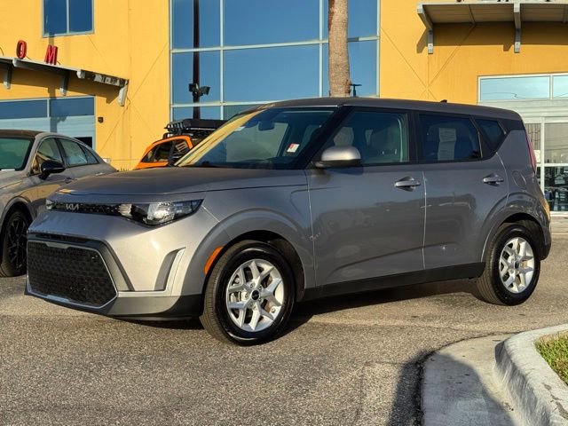 Certified 2025 Kia Soul LX image 2