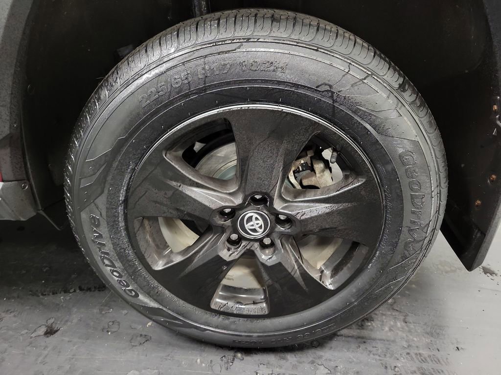 Used 2020 Toyota RAV4 XLE w/ Convenience Package image 10