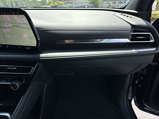 Certified 2025 Chevrolet Traverse LT FWD image 28
