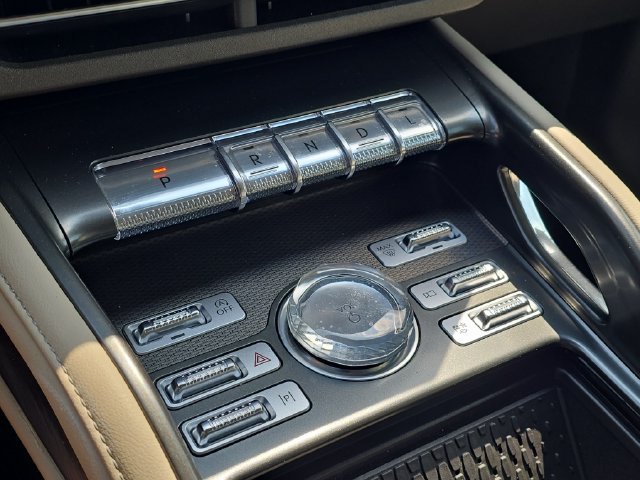 Certified 2024 Lincoln Nautilus Premier AWD/4WD image 19