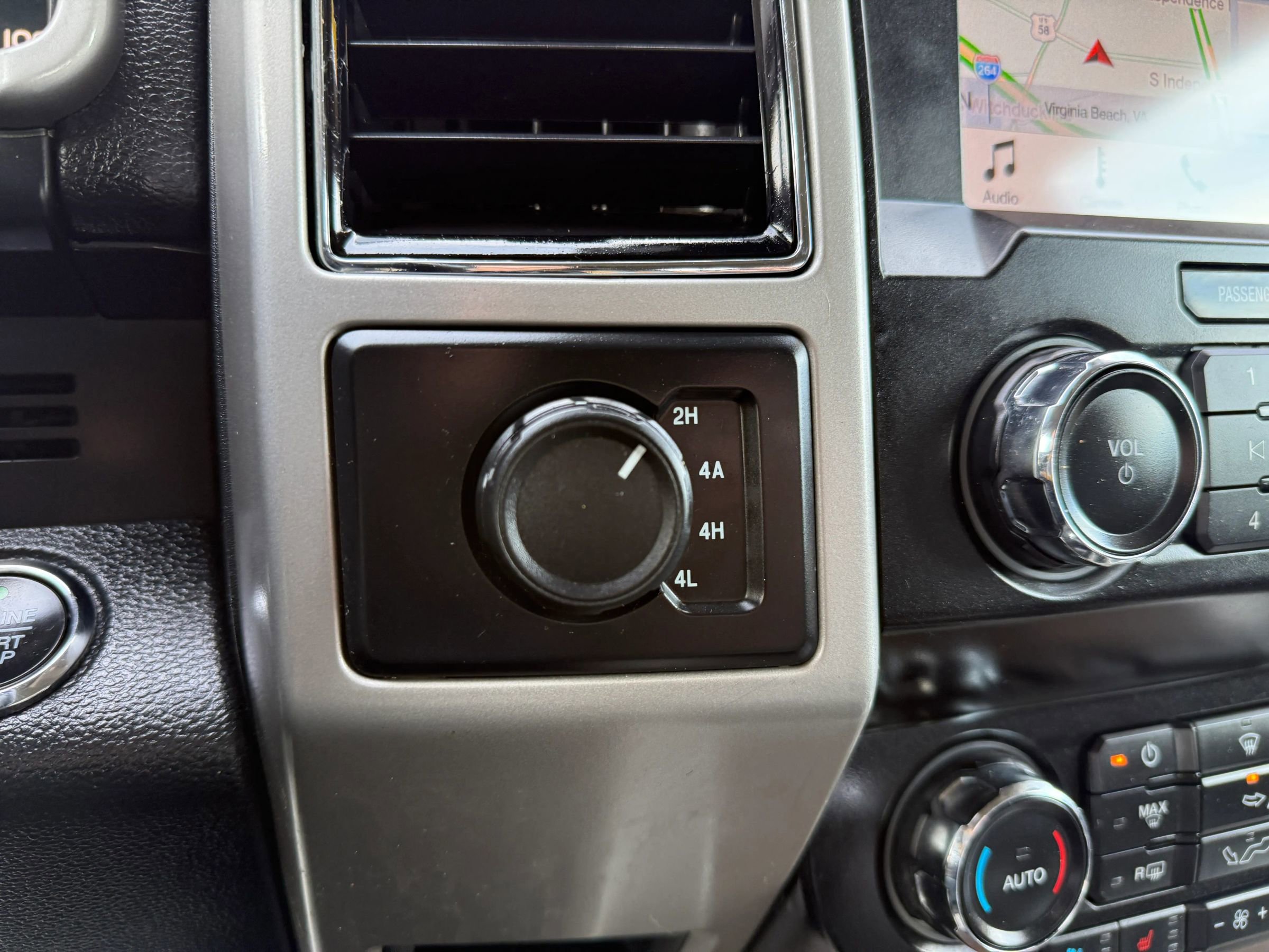 Used 2019 Ford F150 Lariat image 29