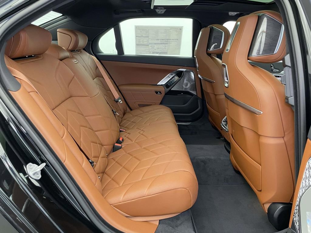 New 2026 BMW i7 xDrive60 AWD/4WD image 18