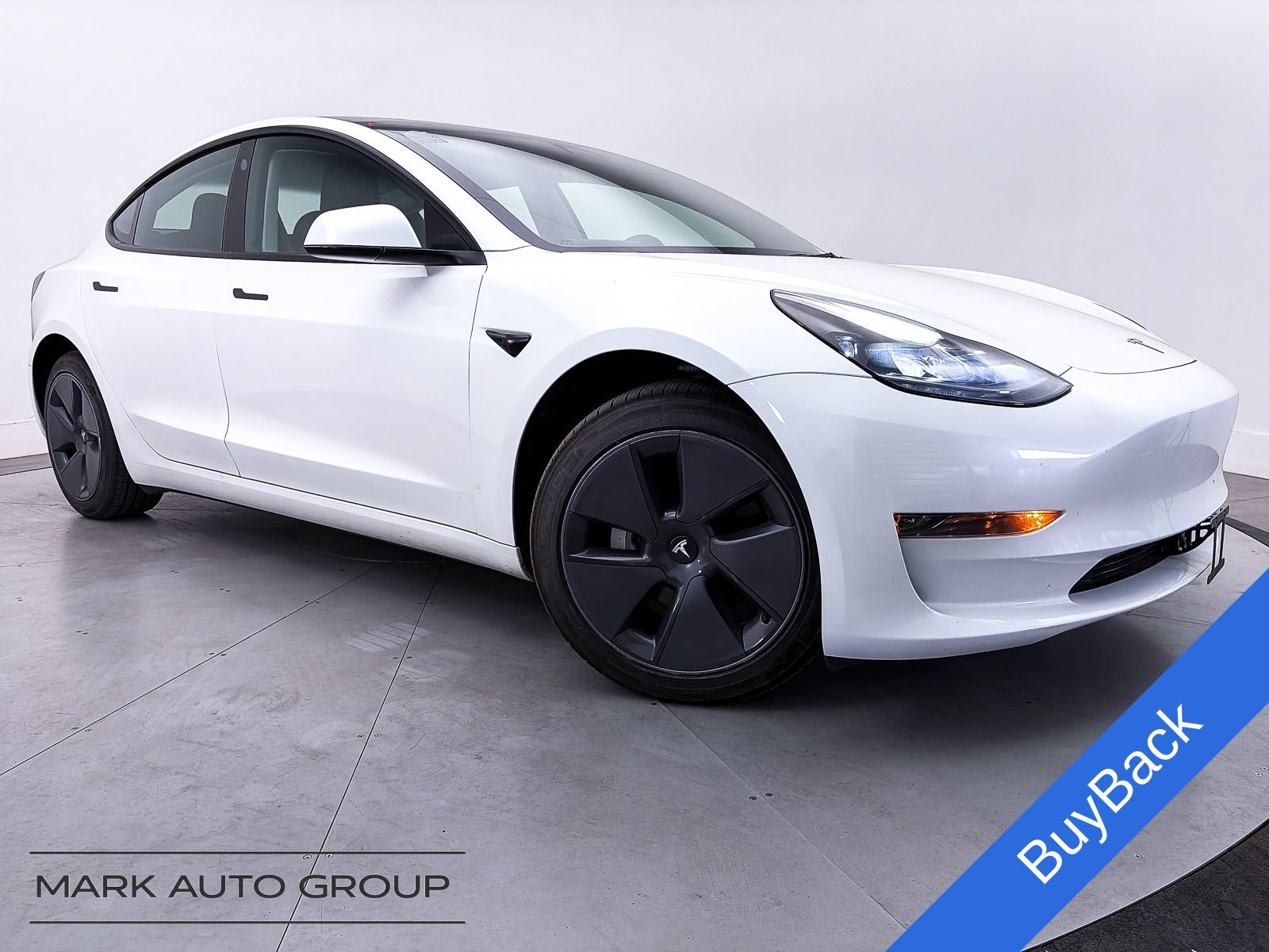 Used 2023 Tesla Model 3 Standard Range RWD image 1