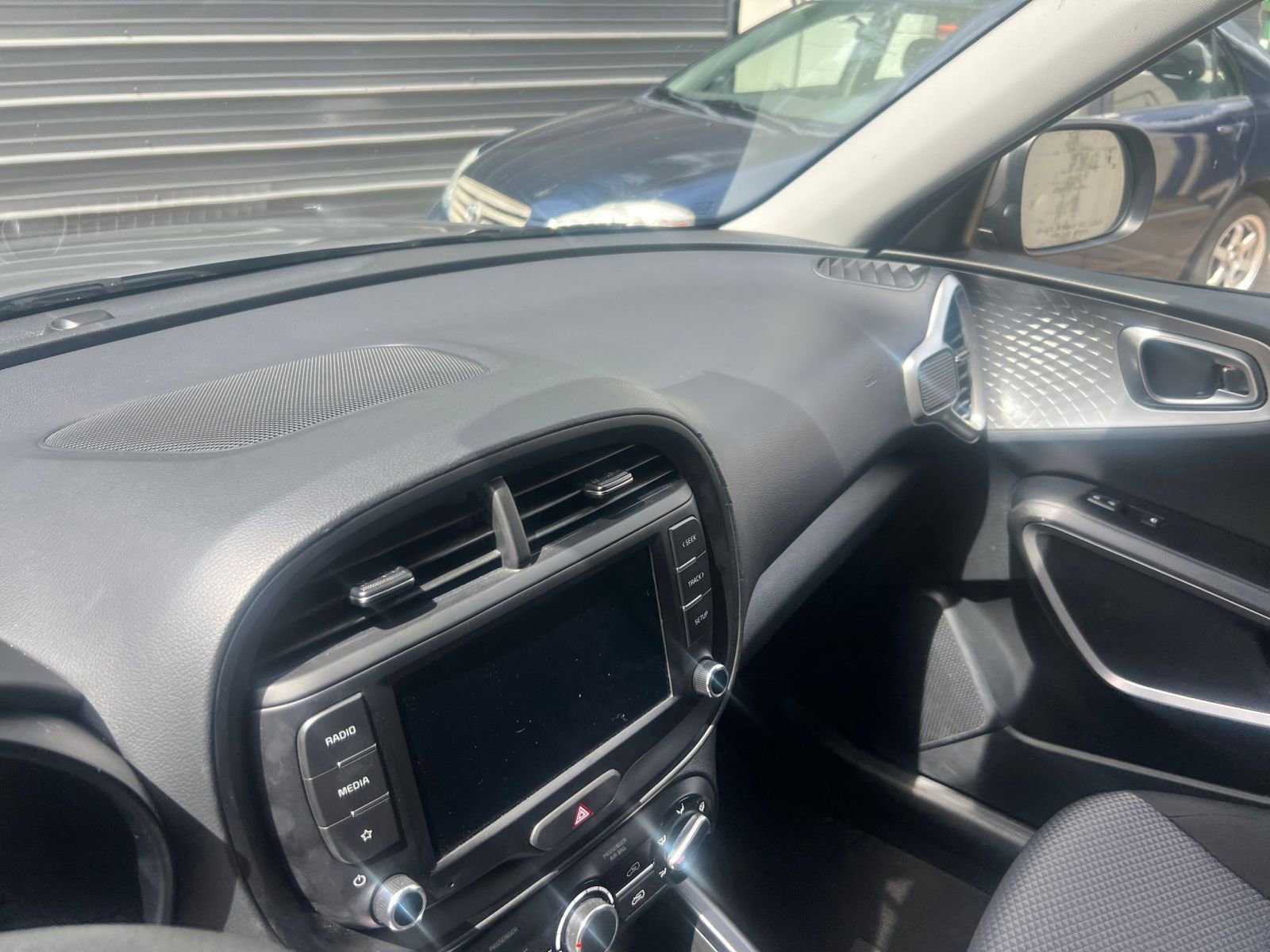 Used 2025 Kia Soul LX w/ LX Technology Package FWD image 30