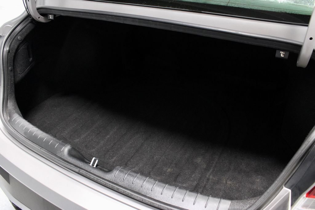 Used 2024 Hyundai Elantra SEL FWD image 13