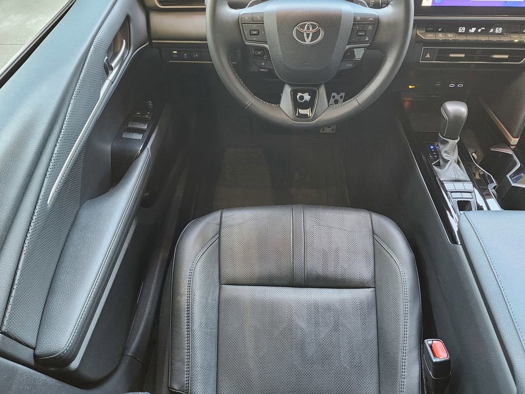 Used 2025 Toyota Camry XSE image 34