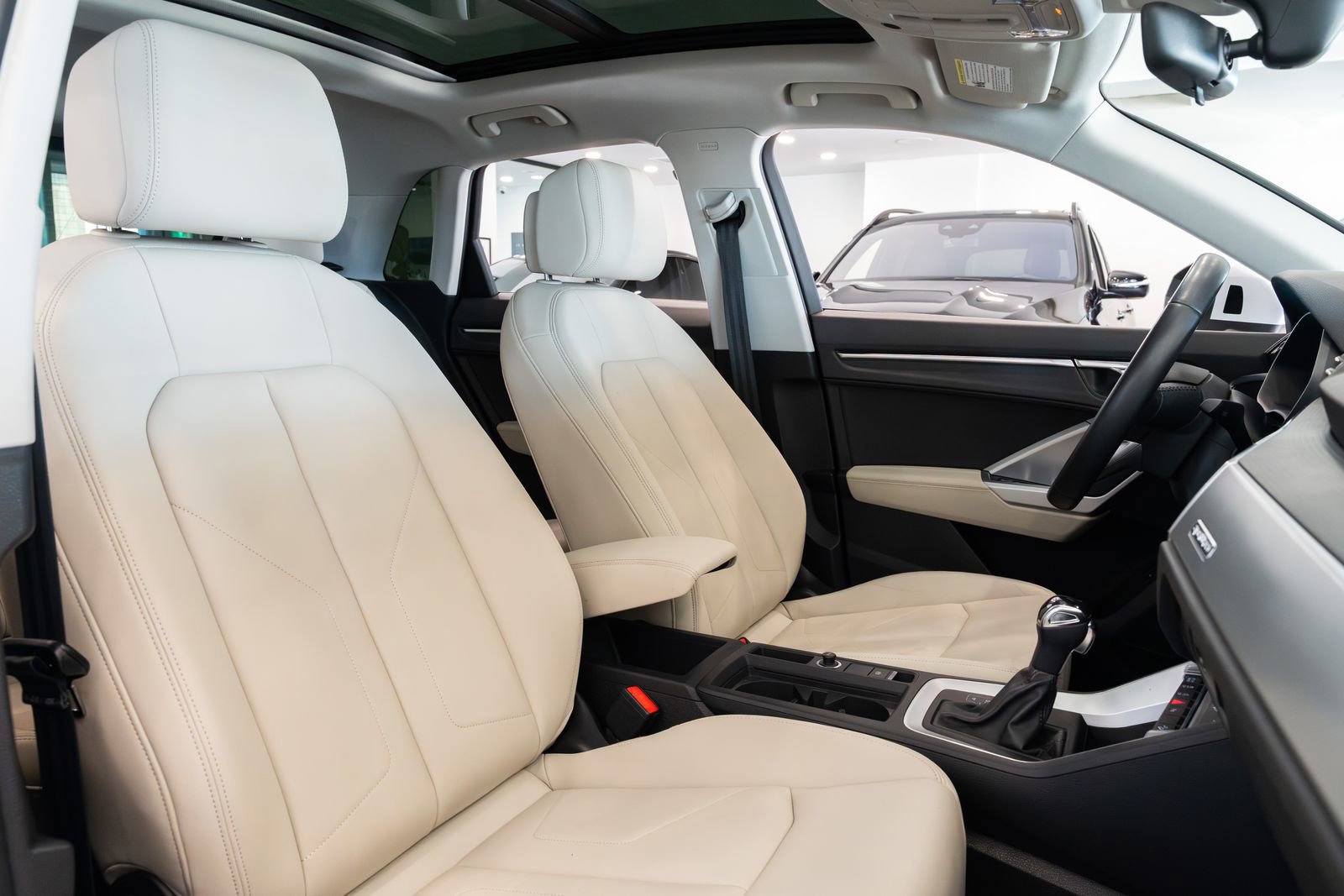 Used 2020 Audi Q3 2.0T Premium w/ Convenience Package image 24