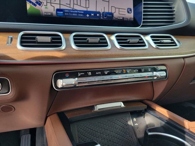 Used 2025 Mercedes-Benz GLE 450e 4MATIC w/ Winter Package image 32