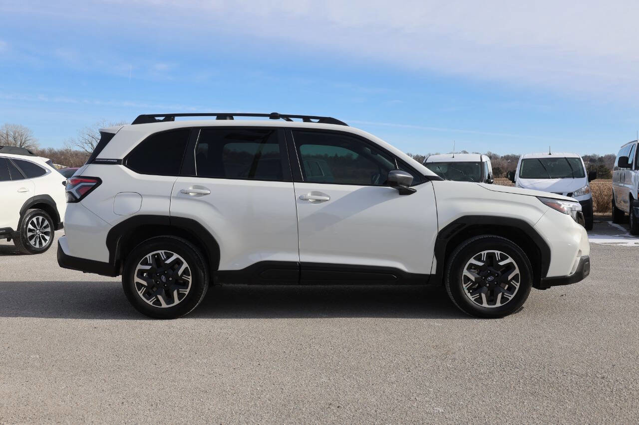 Used 2025 Subaru Forester Premium image 7