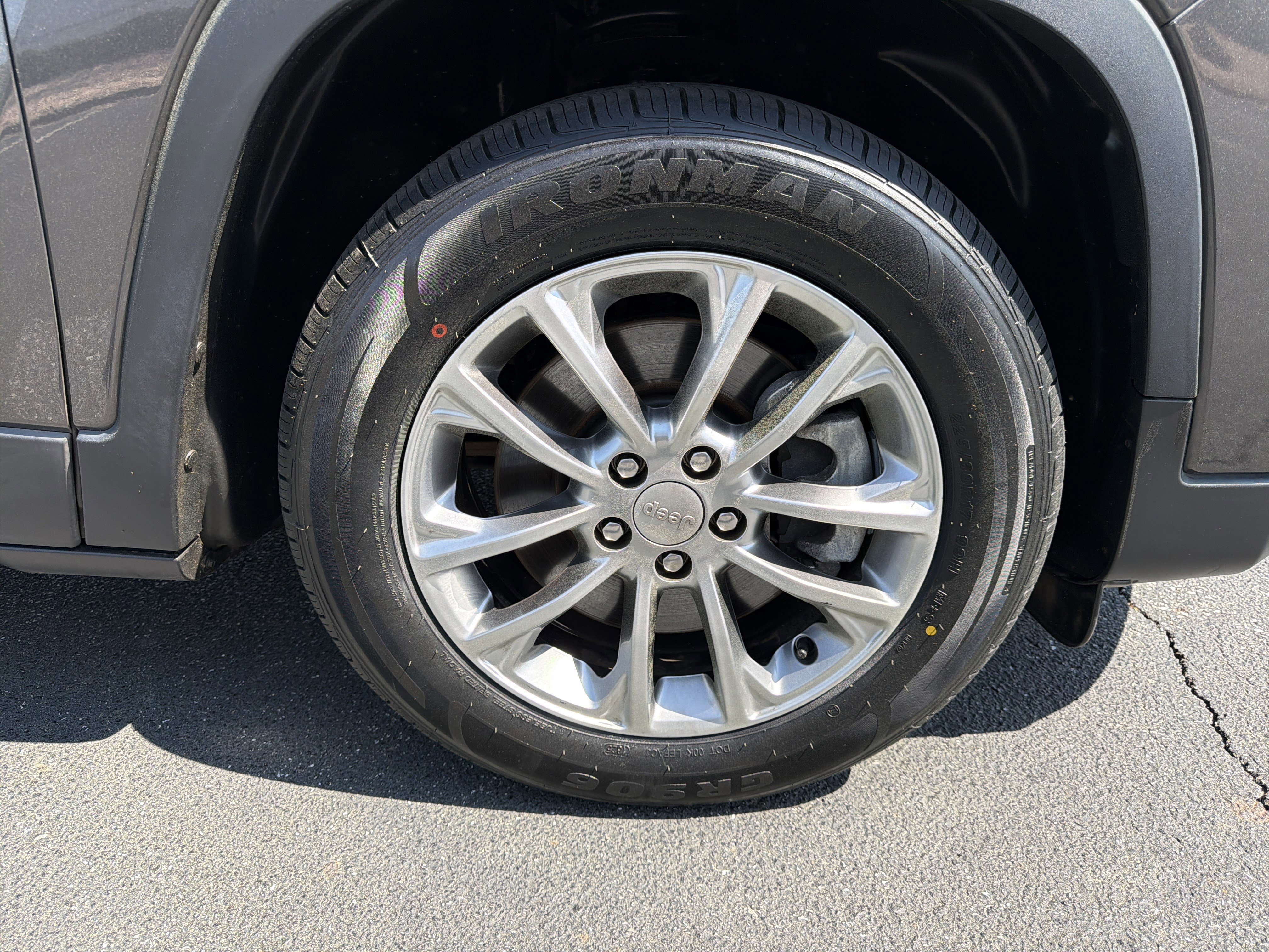 Used 2019 Jeep Cherokee Latitude Plus image 12