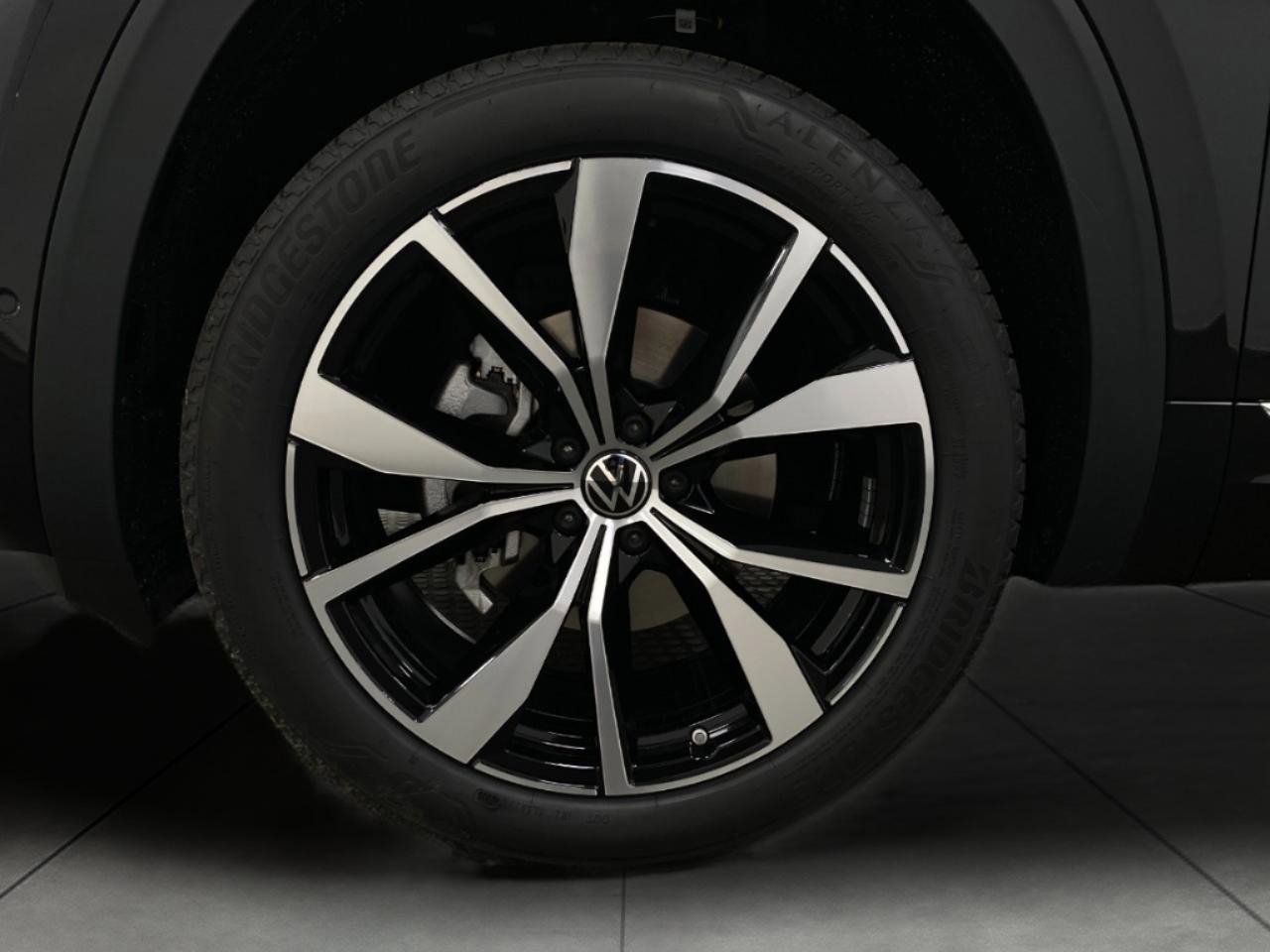 New 2026 Volkswagen Atlas SEL Premium R-Line image 13