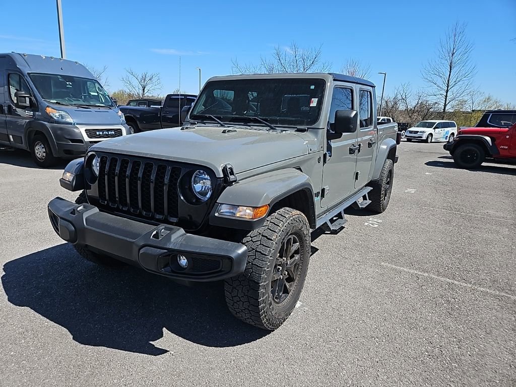 Used 2022 Jeep Gladiator Sport image 3