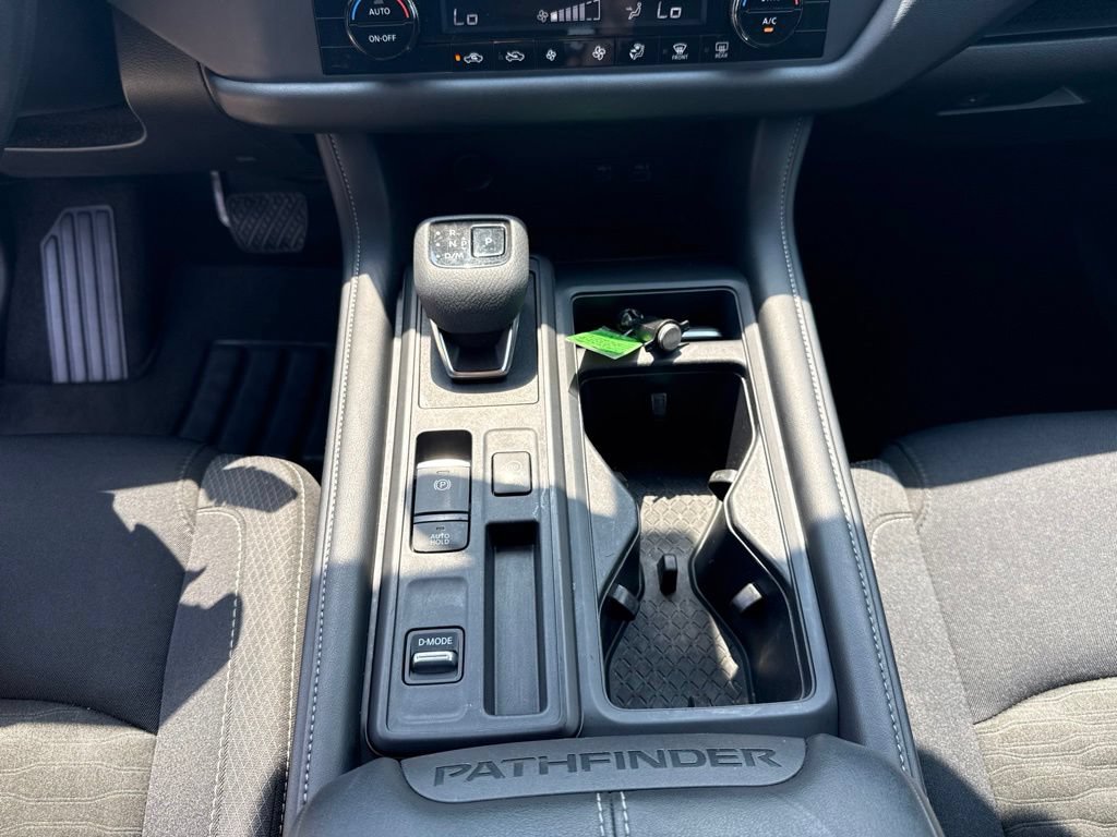 Used 2024 Nissan Pathfinder S FWD image 18