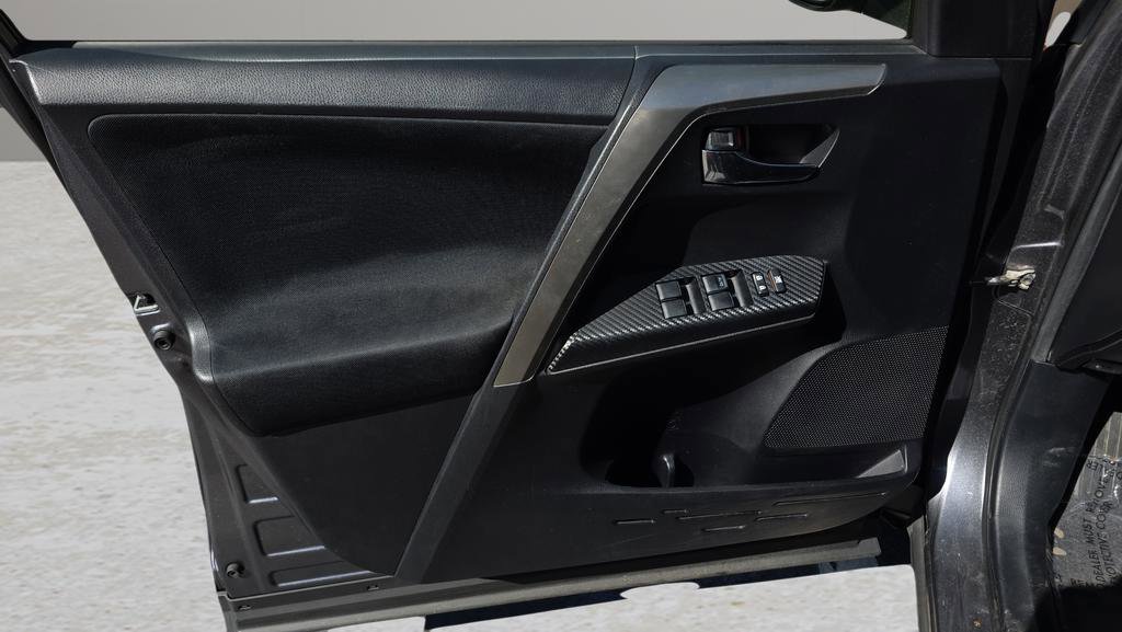 Used 2015 Toyota RAV4 XLE image 9